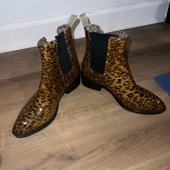 Jeffrey Campbell Leopard Print Rubber Short Pointed Toe Rain Boots. Size 6. - Picture 9 of 9
